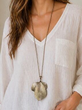 #803 Gold Tone Layered Leaf 💛 Pendant Long Necklace Statement Jewelry